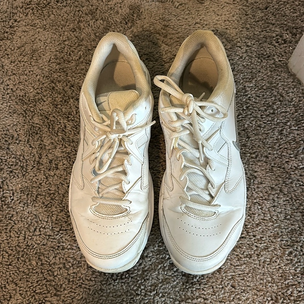 Nike court elite white and silver